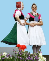 unverheiratete Maedchen in Schleifer Tracht (c) Wolfgang Kotissek unverheiratete Maedchen in Schleifer Tracht (c) Wolfgang Kotissek