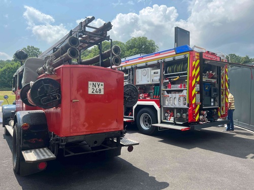 Neues Löschfahrzeug Feuerwache Tunnel Königshainer Berge