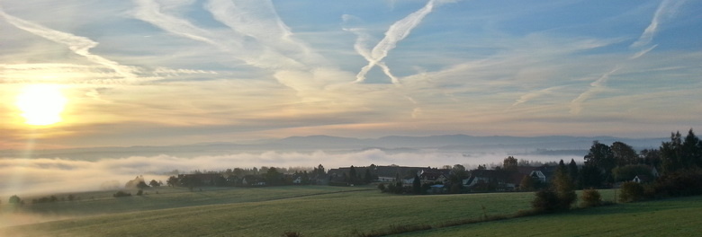 Blick auf Buschbach im Nebel