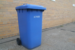 Blaue Tonne - Foto: Niederschlesische Entsorgungsgesellschaft mbH Blaue Tonne - Foto: Niederschlesische Entsorgungsgesellschaft mbH